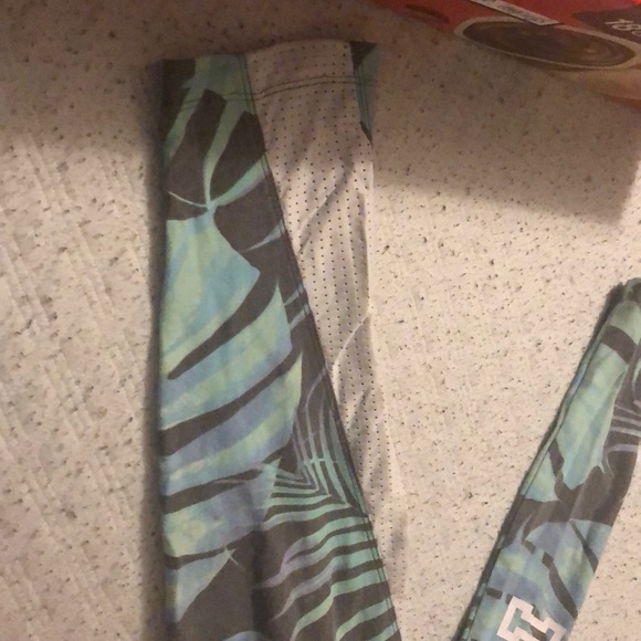 Yoga pants, been worn a couple times only - Picture 2 of 5